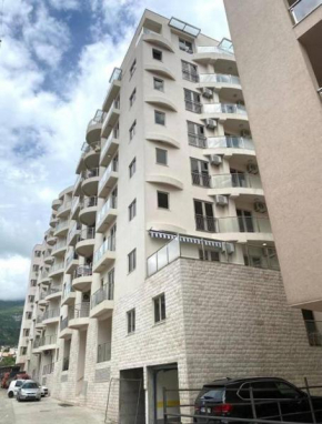 Bright & Luxurious , 1 Bedroom Condo, With Mountain View In Budva